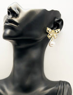 Everyday luxury jewelry uae radiant butterfly pearls from best jewelry shop in UAE.