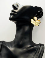 Everyday luxury jewelry uae aesthetic pleated gold studs from best jewelry shop in UAE.