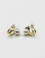 Biya Accessoires gold double band pearl huggie earrings for women.