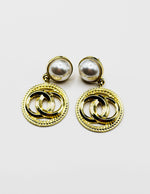 Biya Accessoires pearl drop earrings uae interlocking gold rings.