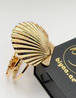 Non-tarnish textured oceanic gold bangle for women Dubai luxury fashion.