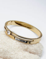 Waterproof and non-tarnish artificial gold bracelet for women in the UAE.