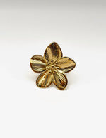 Waterproof gold large five petal flower ring for women Dubai.