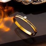 High polish stainless steel fashion jewelry bracelet by Biya Accessoires.