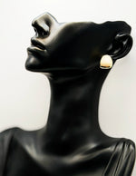 Biya Accessoires gold vintage ivory cabochon stud earrings.