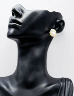 Best fashion jewelry in UAE irregular pearl earrings for women.
