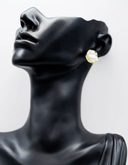 Best fashion jewelry in UAE irregular pearl earrings for women.