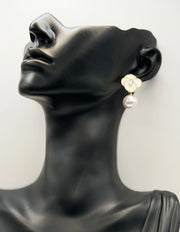 Everyday luxury jewelry uae romantic bow earrings from best jewelry shop in UAE.
