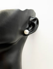 Premium fashion jewelry collection for women in Dubai with crystal studs.