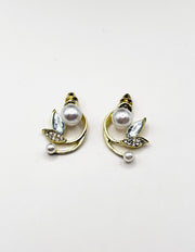 Close-up of premium hypoallergenic imitation jewelry featuring a botanical pearl design.