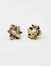 Biya Accessoires gold trim pearlescent flower stud earrings.