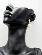 Best fashion jewelry in UAE rainbow pearl earrings for women.