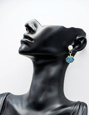 Close-up of premium hypoallergenic imitation jewelry featuring a nautical pearl design.