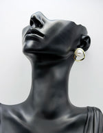 Best fashion jewelry in UAE organic gold pearl earrings for women.