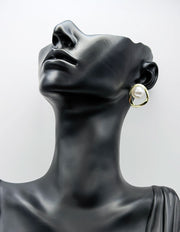Best fashion jewelry in UAE organic gold pearl earrings for women.