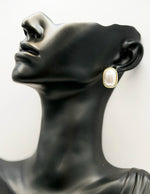 Close-up of premium hypoallergenic imitation jewelry featuring an oval pearl and gold design.