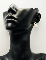 Best fashion jewelry in UAE geometric pearl earrings for women.