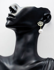 Everyday luxury jewelry uae aesthetic floral earrings by the best jewelry shop in UAE.