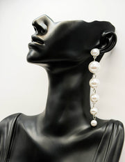 Close-up of premium hypoallergenic imitation jewelry featuring a linear pearl cascade.