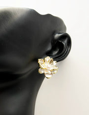 Best fashion jewelry in UAE luminous floral pearl earrings for women.