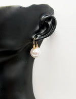 Everyday luxury jewelry uae statement earrings by the best jewelry shop in UAE.