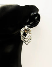 Imitation jewelry uae high-shine sculptural silver plated fashion jewelry.