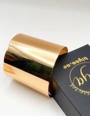 Non-tarnish mirror polish bold gold bangle for women Dubai luxury fashion.