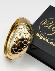 Waterproof 18K gold chunky pebble textured bangle Biya Accessoires UAE.