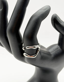 Hypoallergenic non-tarnish high polish sculptural silver ring UAE.