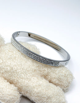 Waterproof silver minimalist cubic zirconia bracelet for women Dubai.