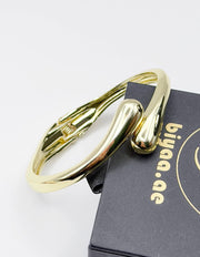 Non-tarnish sculptural wrap statement bangle for women Dubai luxury fashion bold