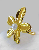 golden_flower_ring_for_women_minimalist_design