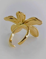 floral_gold_tone_ring_with_delicate_design