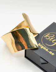Non-tarnish thick concave gold bangle for women Dubai luxury fashion.