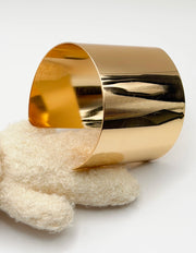 Hypoallergenic gold plated minimalist wide cuff United Arab Emirates.
