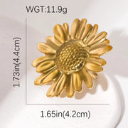 Modern luxury large textured gold daisy statement ring.