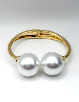 Non-tarnish double pearl statement cuff for women Dubai luxury fashion.
