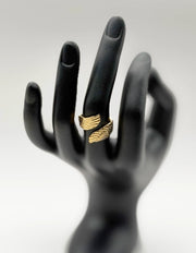 Hypoallergenic non-tarnish high polish sculptural feather ring UAE.