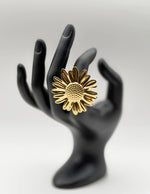 Waterproof heavy gold botanical flower ring for women Dubai.