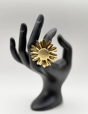 Waterproof heavy gold botanical flower ring for women Dubai.