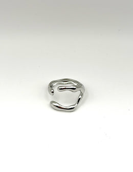 Waterproof silver liquid metal abstract ring by Biya Accessoires.