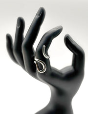 Waterproof silver liquid metal abstract spiral ring for women Dubai.