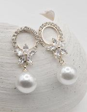 Earrings with Pearl Drops – Montreal Minimalist Jewellery