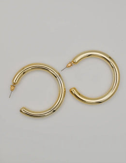 golden_charm_hoop_on_hoop_earrings montreal minimalist jewellery trend