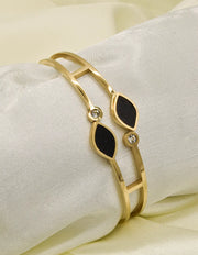 minimalist_open_golden_bracelet_with_black_onyx_and_crystal_details